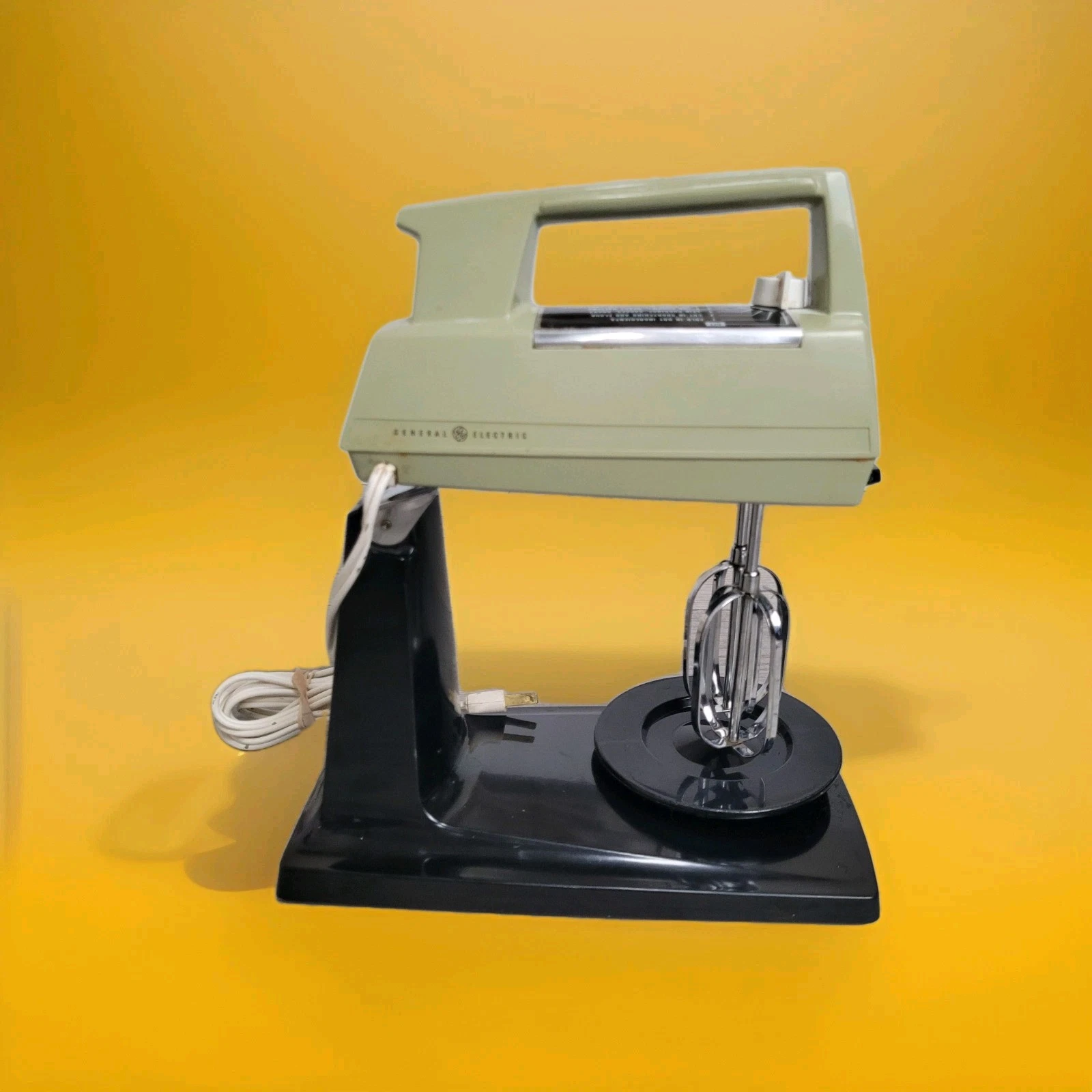 Vintage General Electric DIM‑44 Detachable Stand Mixer – Avocado Green WORKS
Opens in a new window o