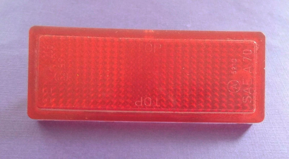 Reflector parachoques trasero Renault R5-LeCar 1976-1977-1978-1979-1980-1981-1982-1985 Foto 2 de 3