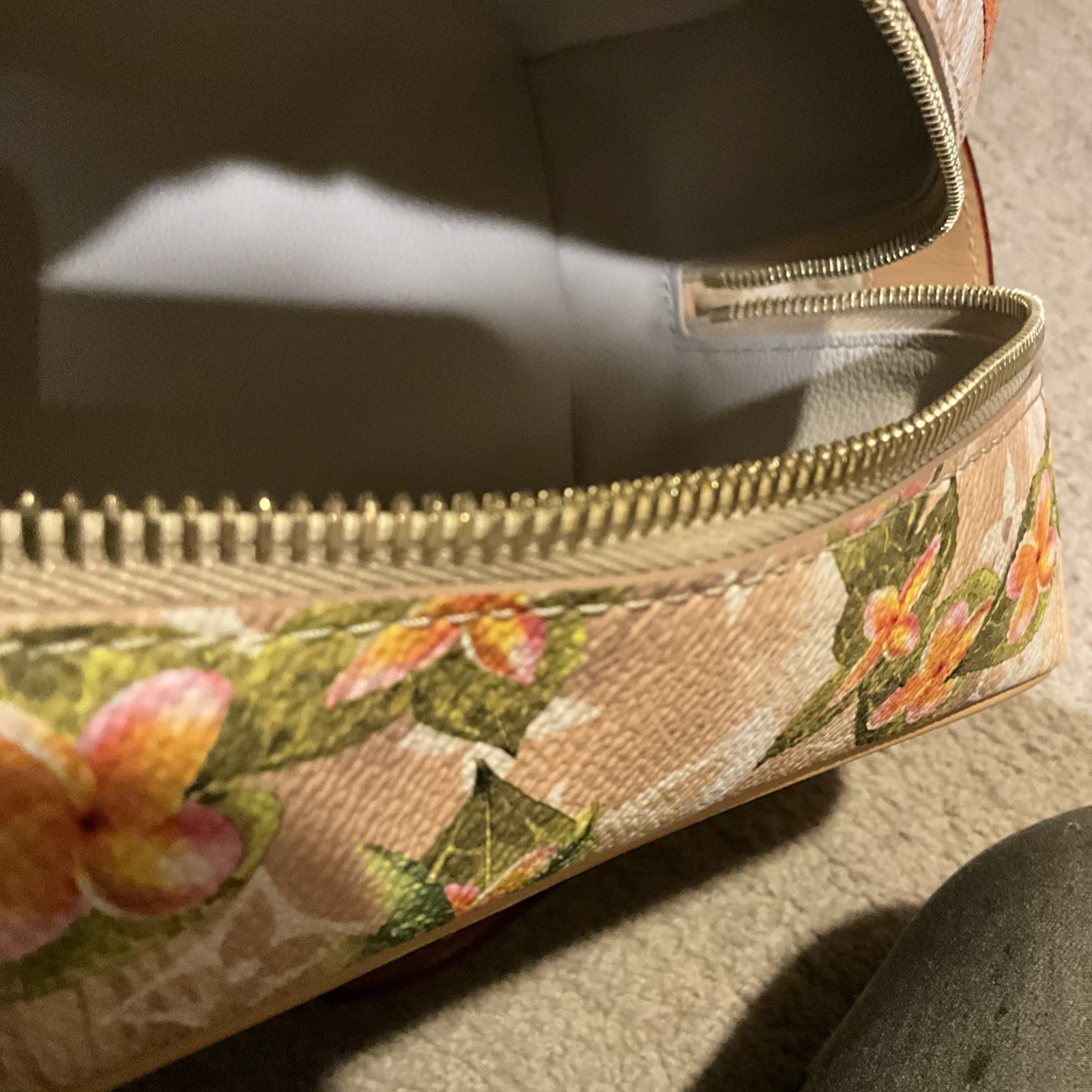 NWT LOUIS VUITTON Locker Dopp Kit M24799 Handbag Surfing Monogram Tropical!! image 6