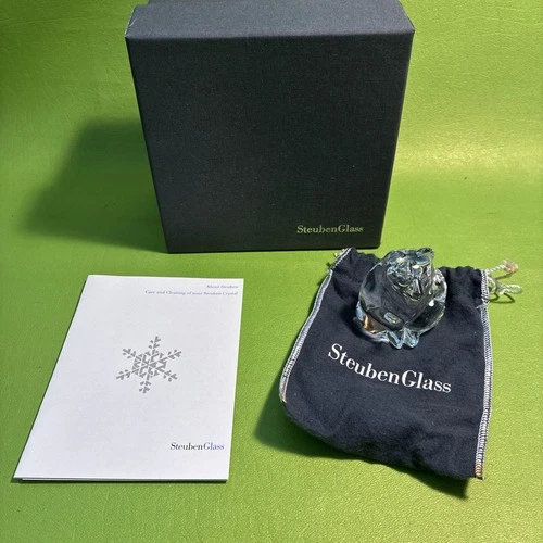 Steuben Glass Bear Paperweight Signed Numbered 817/2000 w/ Box X