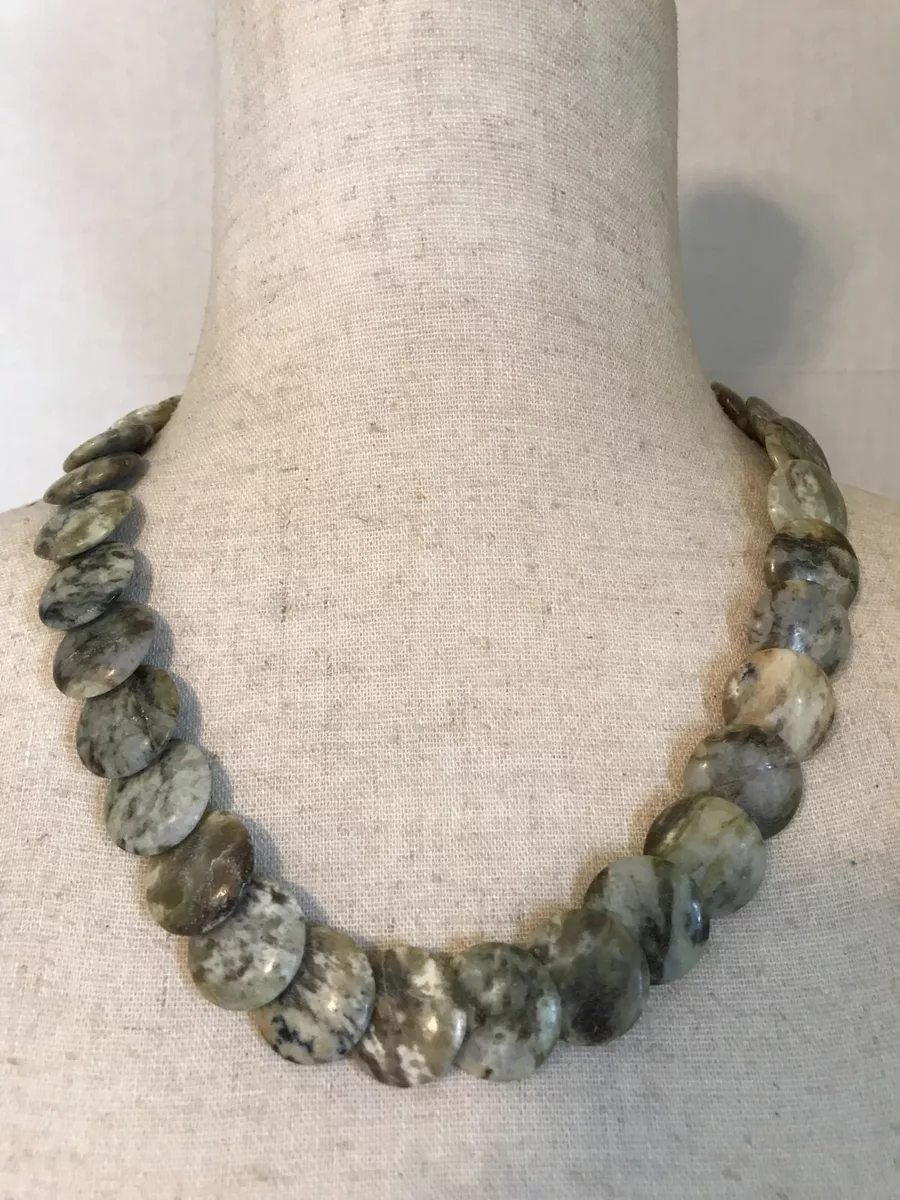 CONNEMARA MARBLE FLAT BEADED NECKLACE MADE IN IRELAND WITH BOX AND
