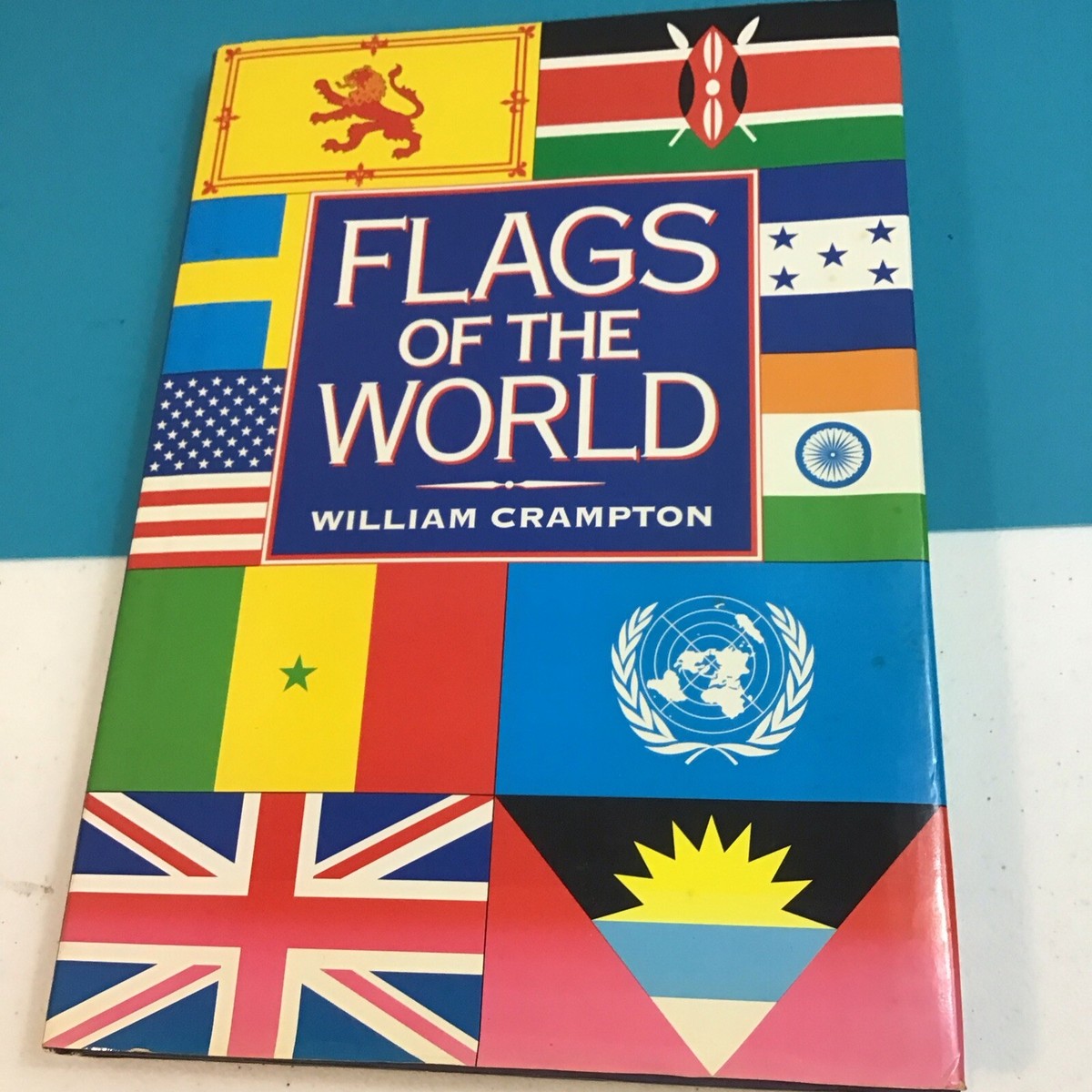 Flags of the World by William G. Crampton (1990, Hardcover