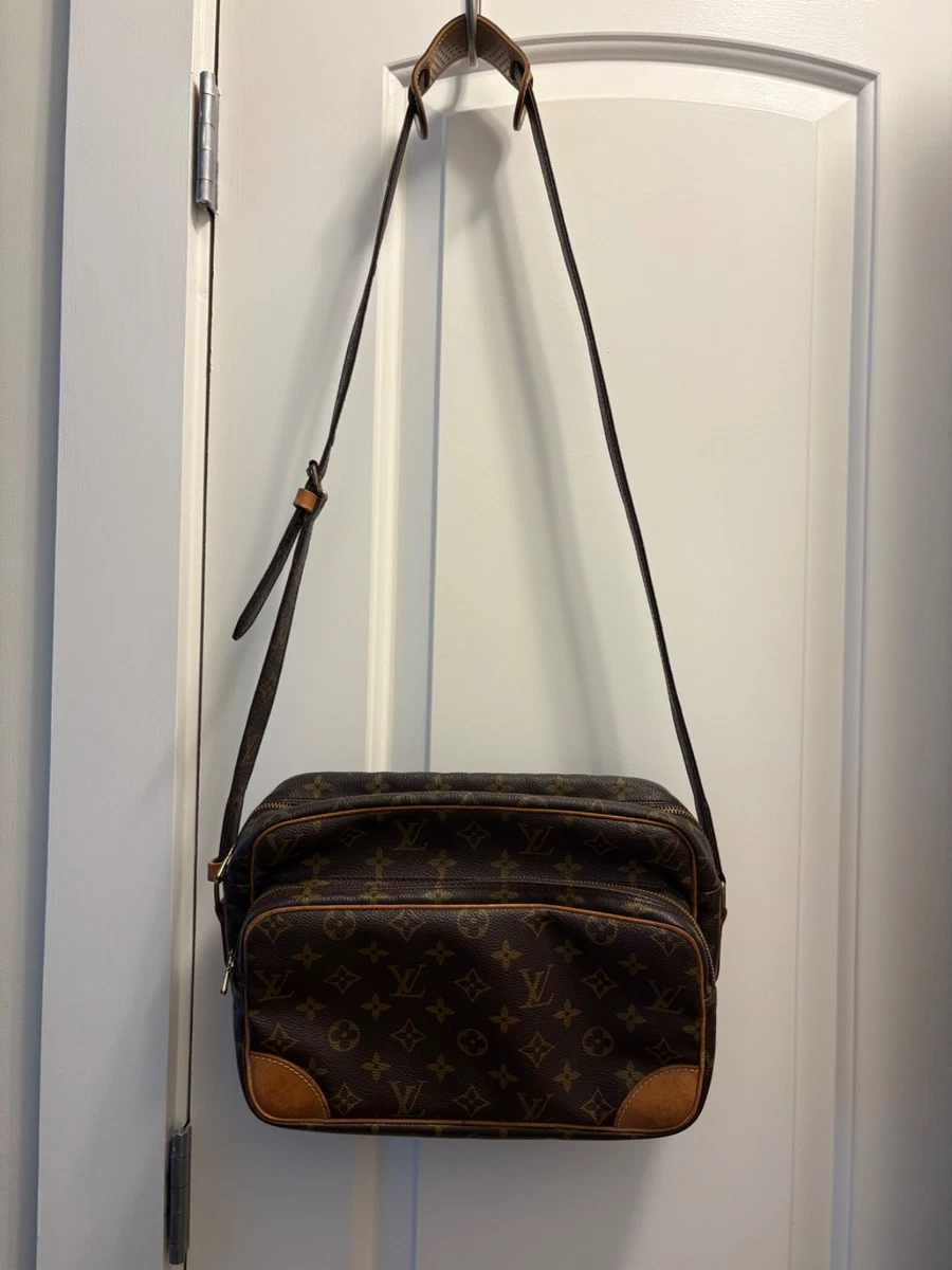 Preços baixos em Bolsas médias Louis Vuitton | eBay