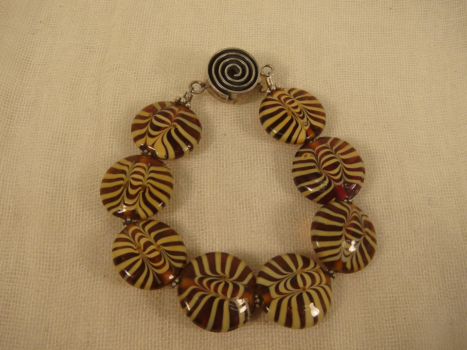 PULSERA ARTE VIDRIO ESTERLINA PLUMA TIRADA ARTESANAL HECHA A MANO CARAMELO DURO REMOLINO Foto 3 de 4