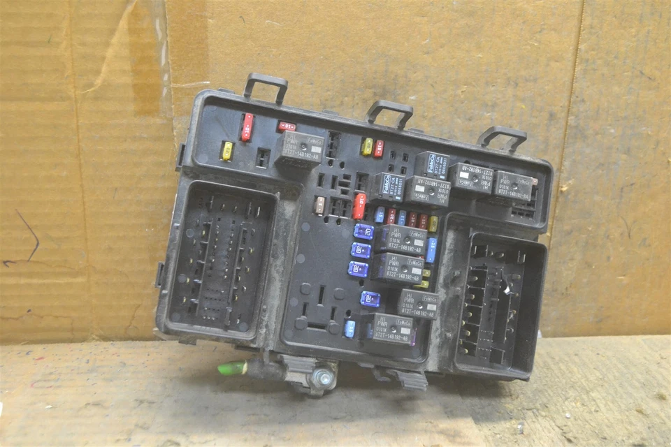 Lincoln MKZ 2017 caja de fusibles conexión OEM HG9T14D068XB módulo 853-2C9 Foto 4 de 4