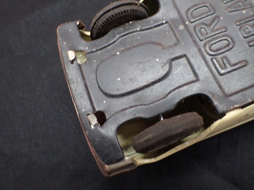 Vintage 1964 Ford Fairlane TOY Tin Friction Car - 第 18/20 張圖片