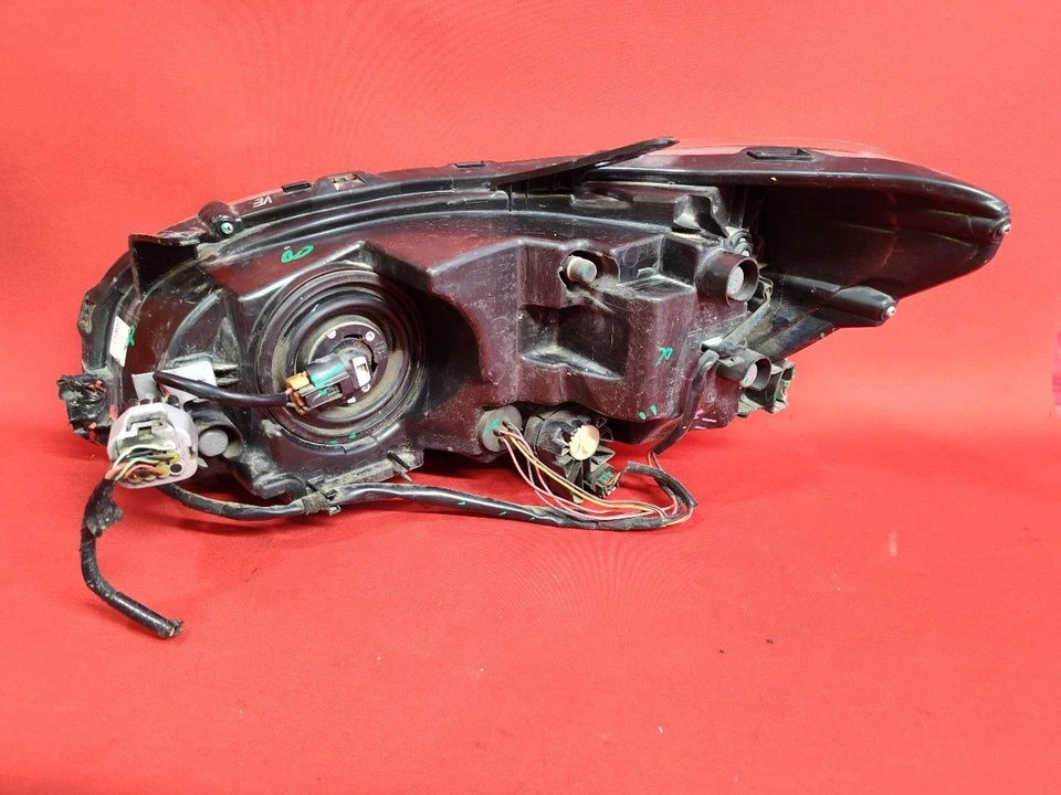 Faro delantero derecho pasajero Subaru WRX STI 2015-2017 LED - 1 pestaña rota Foto 3 de 4