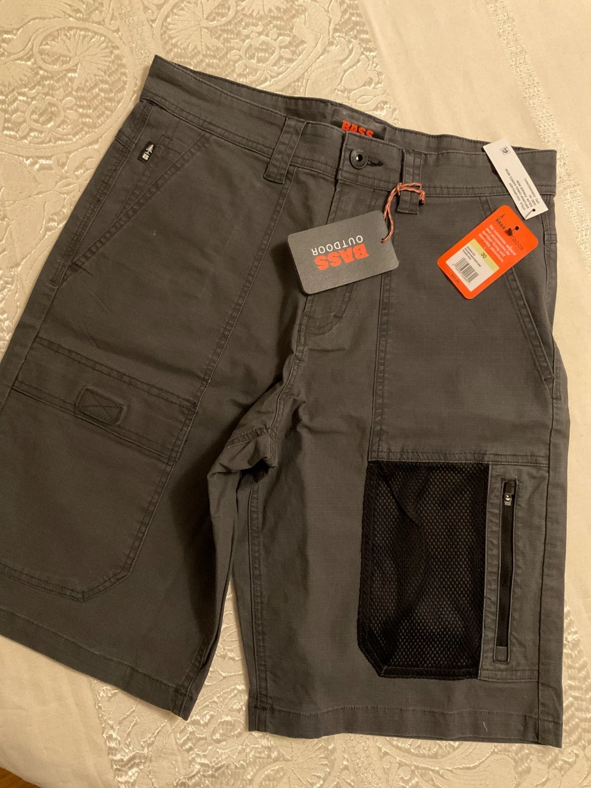 NWT Bass Outdoor Mens Regular Fit Cargo Shorts, size 30 / 11, color-Grey Solid