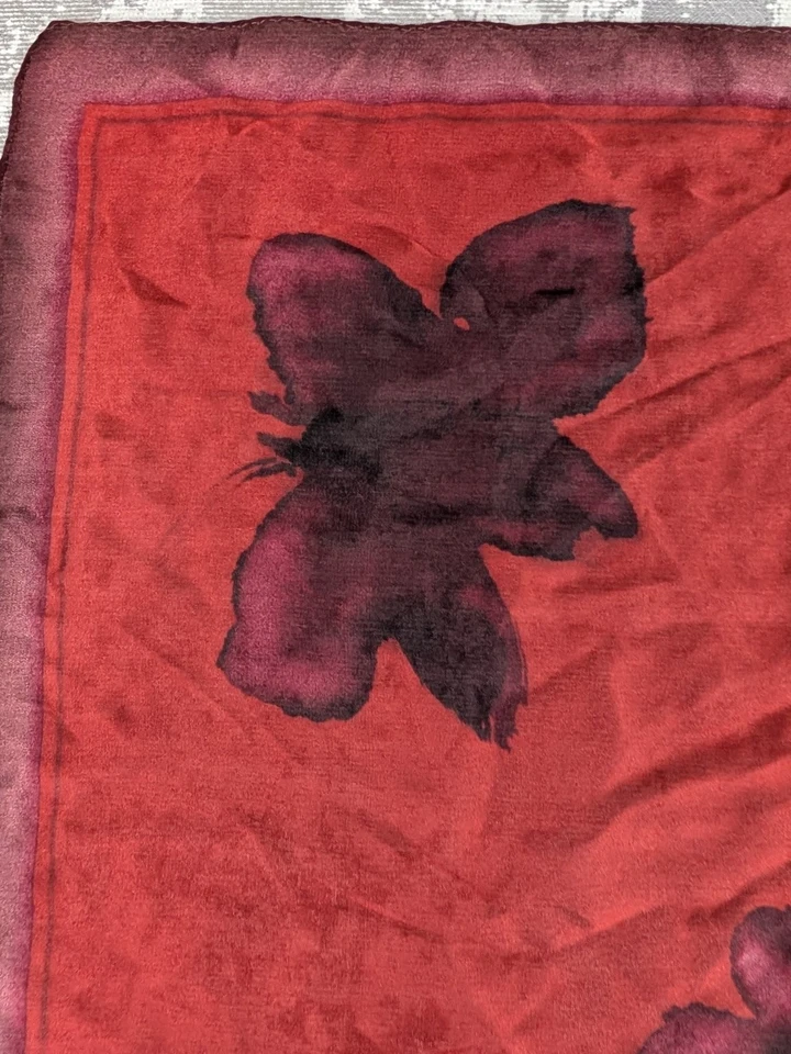 Bufanda cuadrada de seda para mujer Ellen Tracy roja púrpura 21x21 en floral transparente Foto 3 de 4