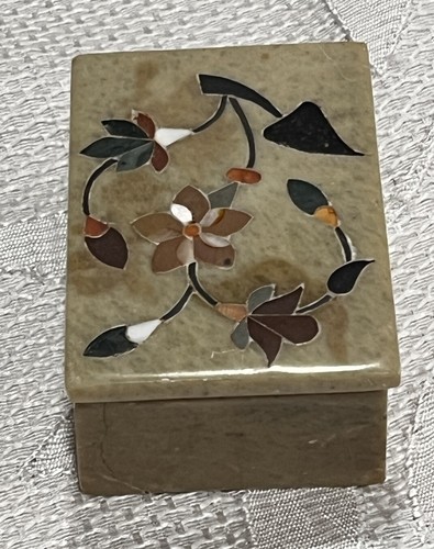 Trinket Box with Mother of Pearl Inlay Flowers Made in India - Picture 4 of 17