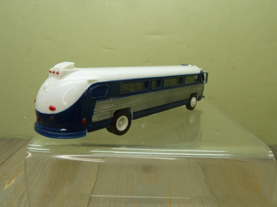 American Precision Models Bus Blue Truck & Coach Division HO Scale 1:87 APM - Image 3 of 4