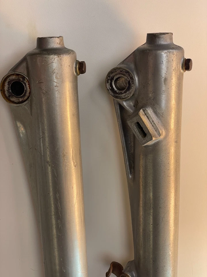 Honda CR125M Elsinore 1975 horquillas de 31 mm HM360 1974 fabricante de equipos originales Foto 2 de 4