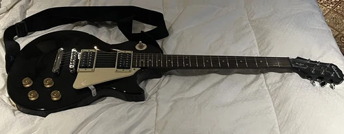 Epiphone Les Paul 100 Guitar With Case. Read Description