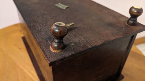 Joyero musical vintage de cuero de Londres de madera maciza juega con el tema del padrino - Imagen 8 de 12