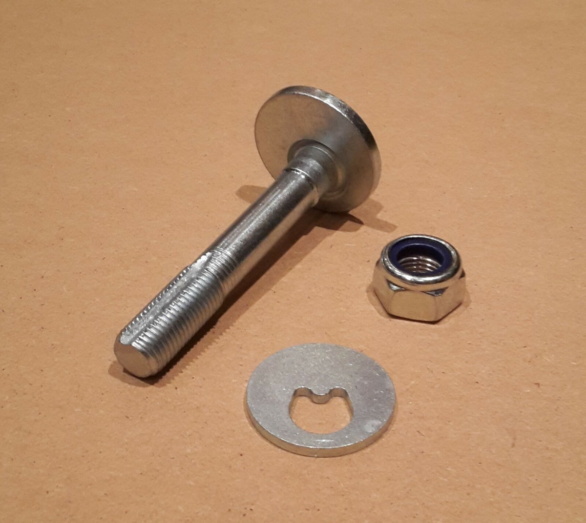 Exzenterschraube M14 vorne für VW Transporter T4 IV 701407397C  