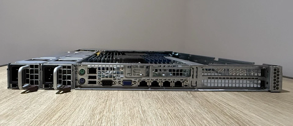 Serveur Supermicro SYS-1027R-WRF4+ | 2x Xeon E5-2690 v2 • 96Go DDR3 ECC (24x4Go) - Photo 3/4
