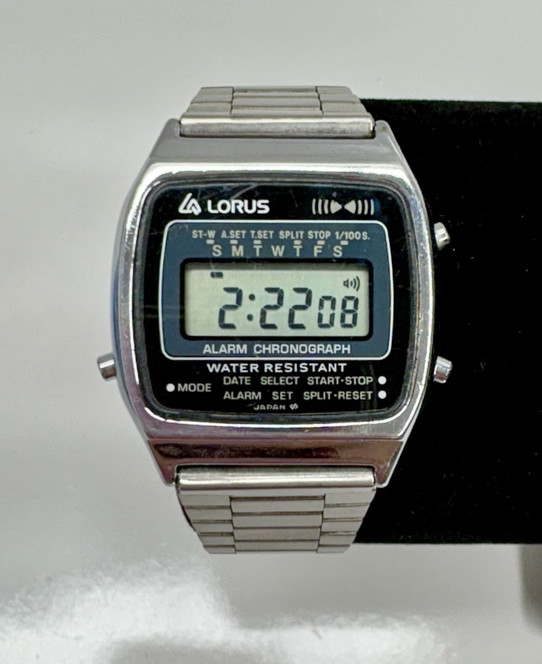 Vintage Lorus Alarm Digital Chronograph LCD Watch Y799-4310 Silver Tone Japan - Image 2 of 4