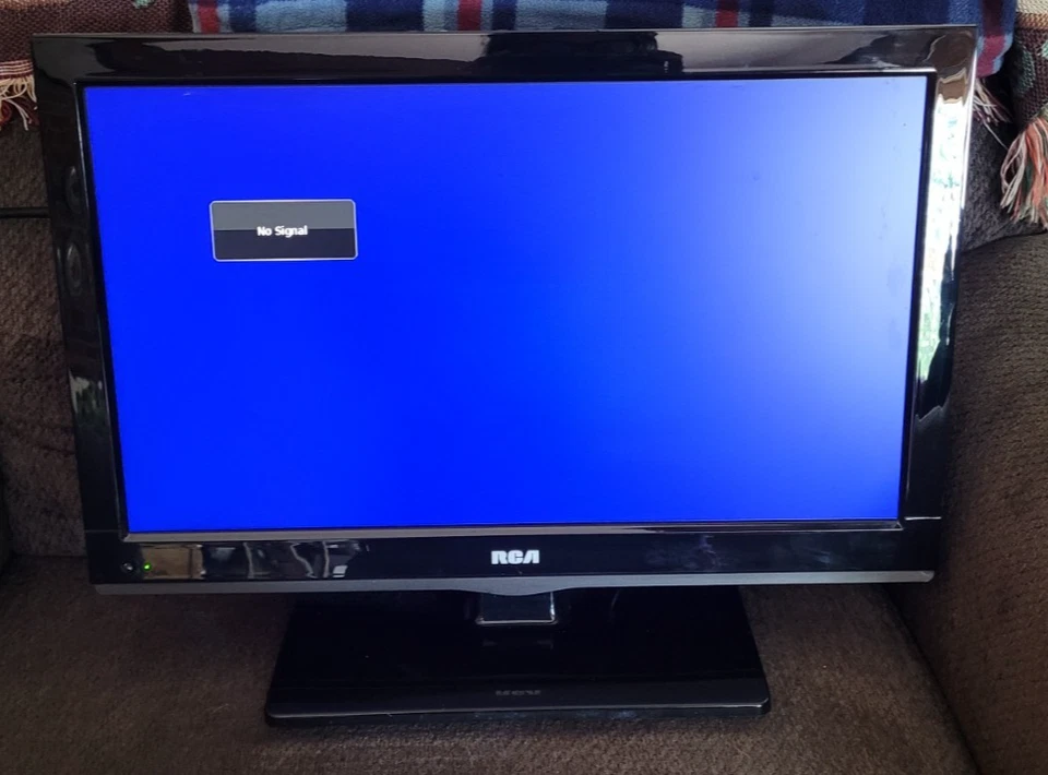 Raro RCA 19” LCD HDTV com Suporte SEM TRABALHO TESTADO REMOTAMENTE Retro Gaming 19LB30RQ - Imagem 3 de 4