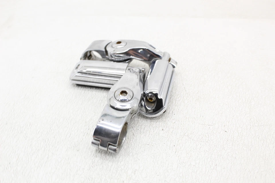 07-17 Harley Davidson Softail Deluxe barra de choque reposapiés clavijas juego peldaños par Foto 4 de 4