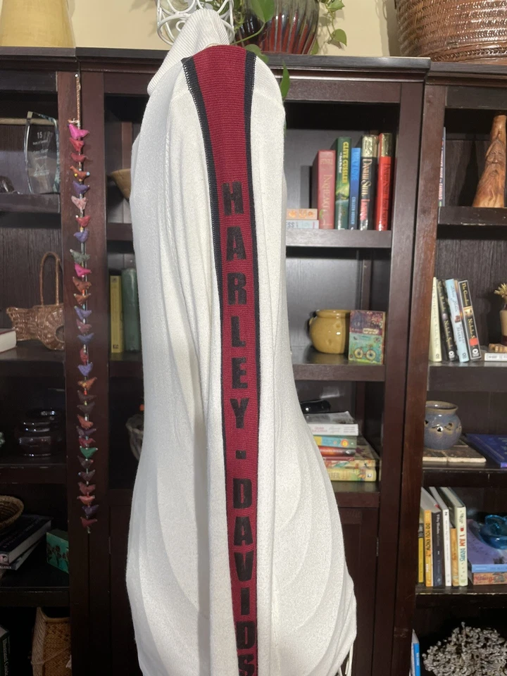 Suéter Harley Davidson Tejido Cuello Alto Nombre y Rayas en Mangas Crema Talla XS Foto 4 de 4