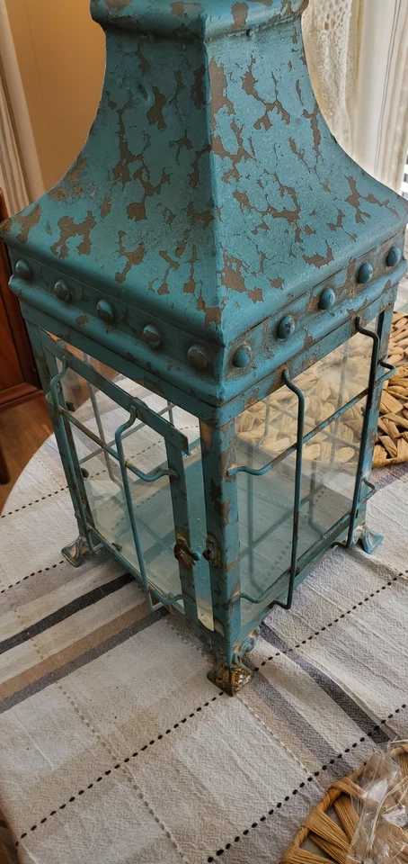 Linterna pagoda de hierro fundido. Antigua lámpara antorcha linterna de hierro fundido la linterna lanterne Foto 3 de 4