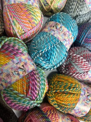 Knitco Luqu Chunky Premium Acrylic Yarn- 300g / 195m- 80% Acrylic & 20% Wool.
