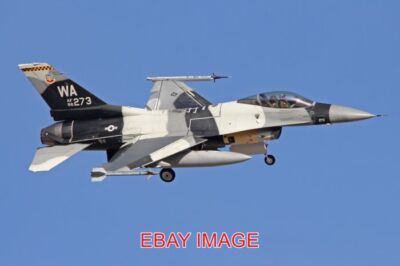 FOTO FLUGZEUG GENERAL DYNAMICS F-16C '86-273 / WA' C/N 5C-379. FULL US MILITA