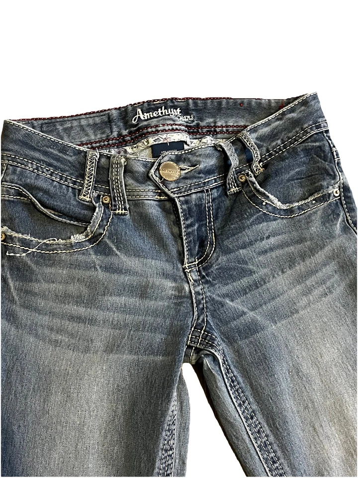 Pantalones de mezclilla para mujer Amethyst Bootcut talla 1 azul lavado claro elásticos bordados Foto 2 de 4