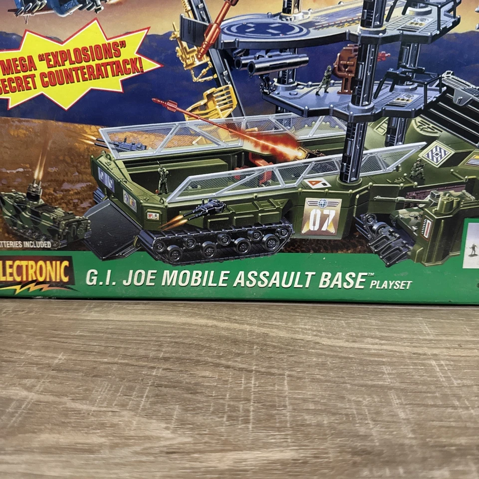 Vintage GI Joe Mobile Assault Base Playset Micro Machines 1999 Sealed - Image 3 of 4