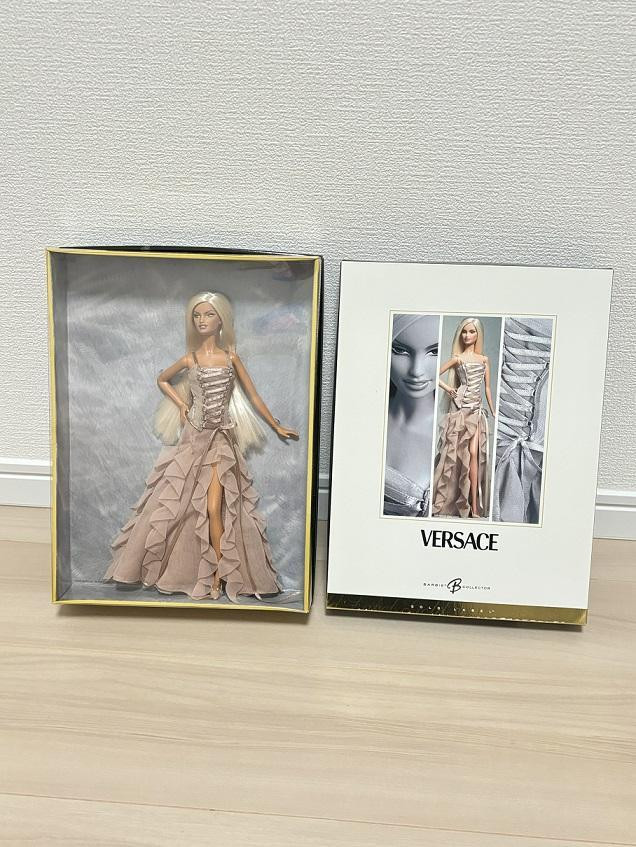 Versace Barbie Gold Label Collectible Doll 2004 B3457 in Box Versace Barbie Gold Label Collectible Doll 2004 B3457 in Box