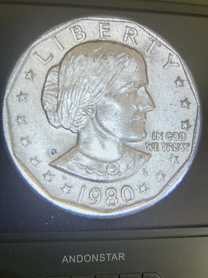 1980~S SUSAN B. ANTHONY DÓLAR Error cuello vestido moneda rara  Foto 2 de 4