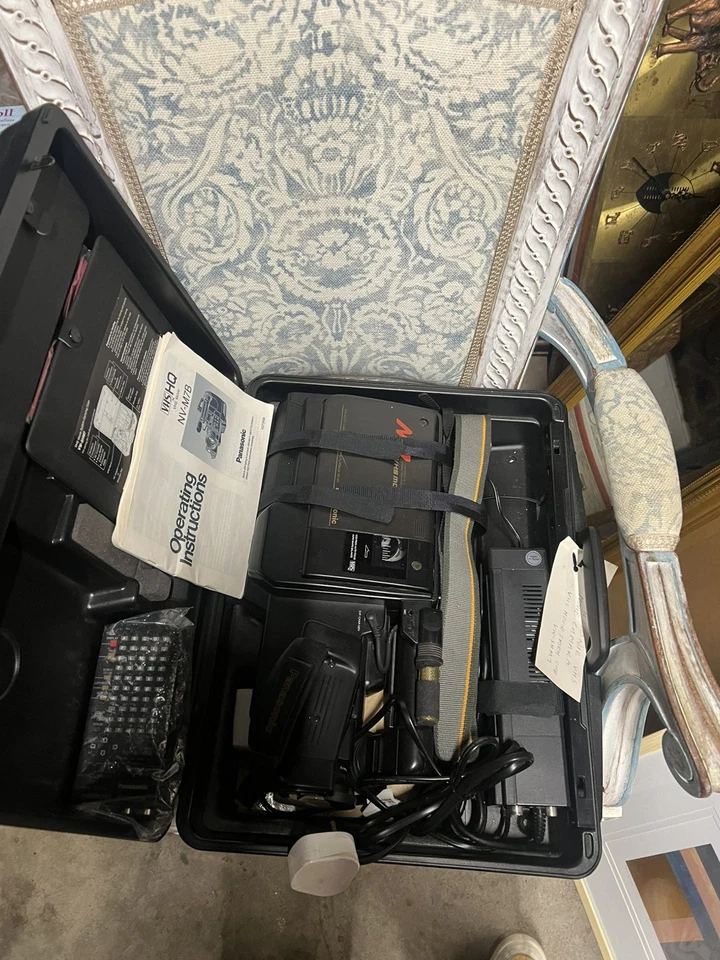 Vintage Panasonic NV-M7 VHS Movie Camcorder Collectable camera untested boxed - Image 3 of 4