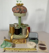 Pin Cushion Wood Trusew Thread 10 Spools Display Rack Notions Floral Set Lot 178