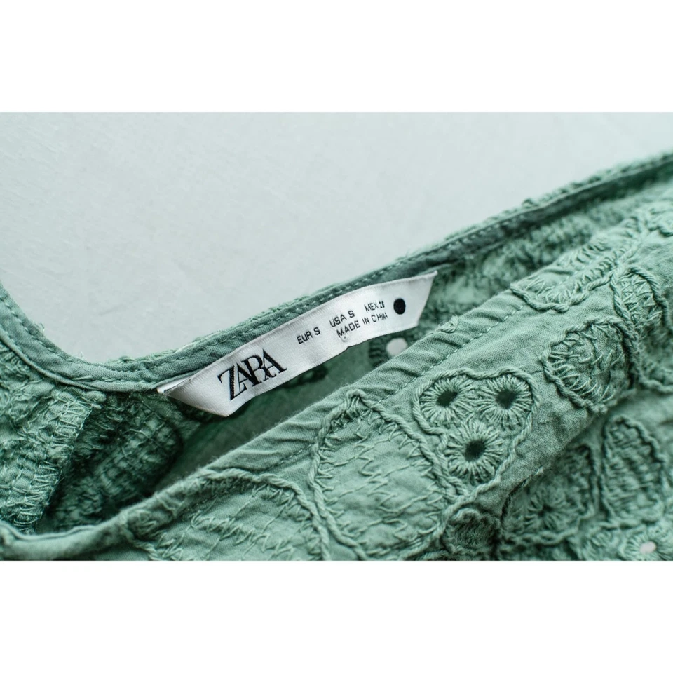 Zara 绿色花边孔眼连身裤 带腰带 尺寸 S 春夏 休闲仙女 — 第 3/4 张图片
