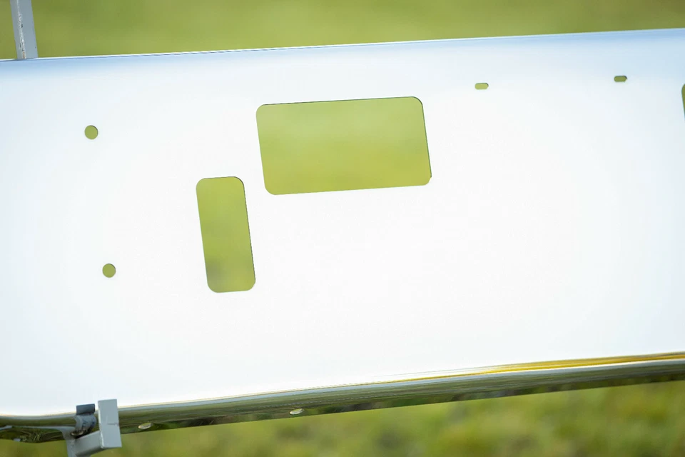 Parachoques Freightliner 114SD - 16" cromado cónico con 4 recortes de remolque - EE. UU. Foto 2 de 4