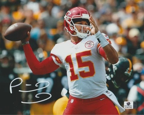 Patrick Mahomes Kansas City Chiefs Signed Autographed 8x10 Photo with COA