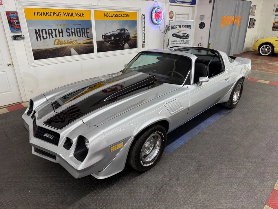 Chevrolet Camaro 1981 - Z28 - 4 velocidades - techo en T - ver video Foto 2 de 4