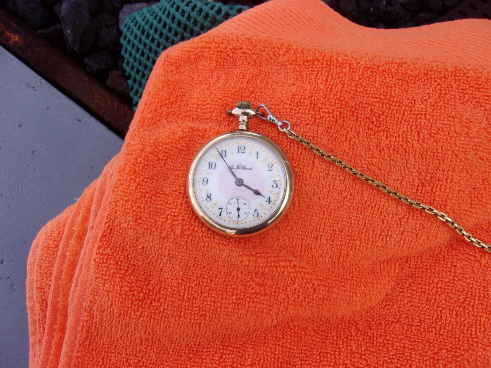SOUTH BEND POCKET WATCH NO 207 JEWEL 15 SER 627687 RUNS THEN STOPS