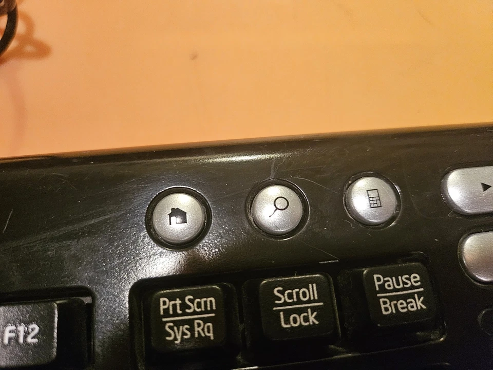 Vintage Gateway KB-0532 PS/2 Wired Keyboard, Black. Working With Both Feet - Image 4 of 4