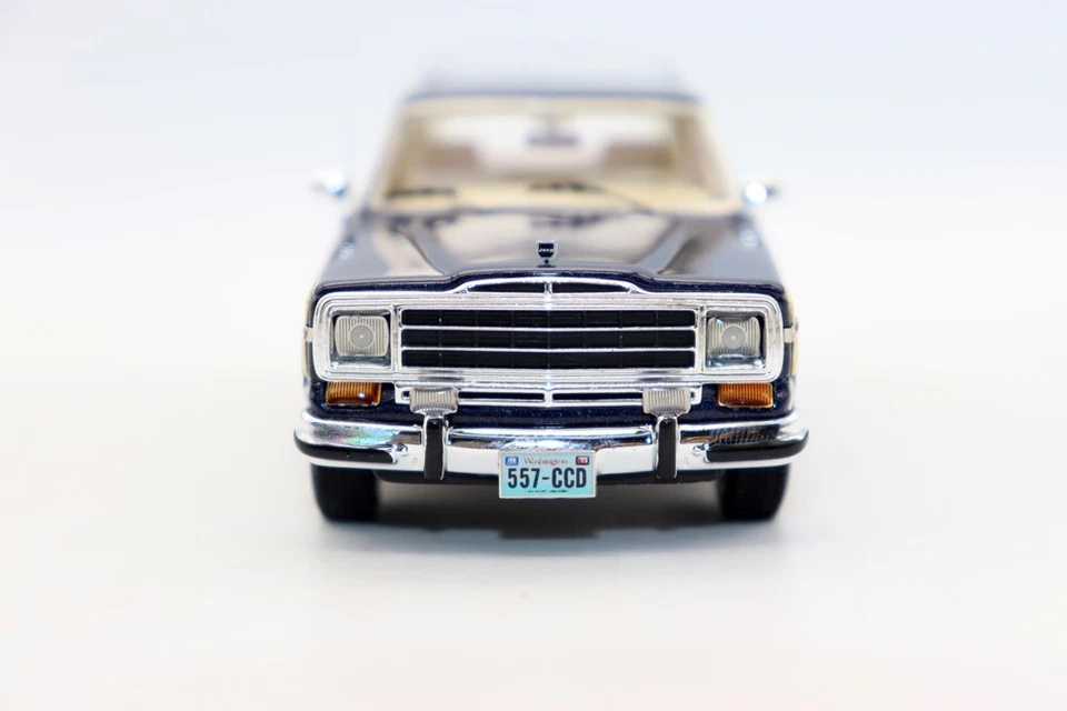 Coches Jeep Grand Wgoneer escala 1/43 NEO coches de resina azul oscuro para regalo de colección Foto 3 de 4