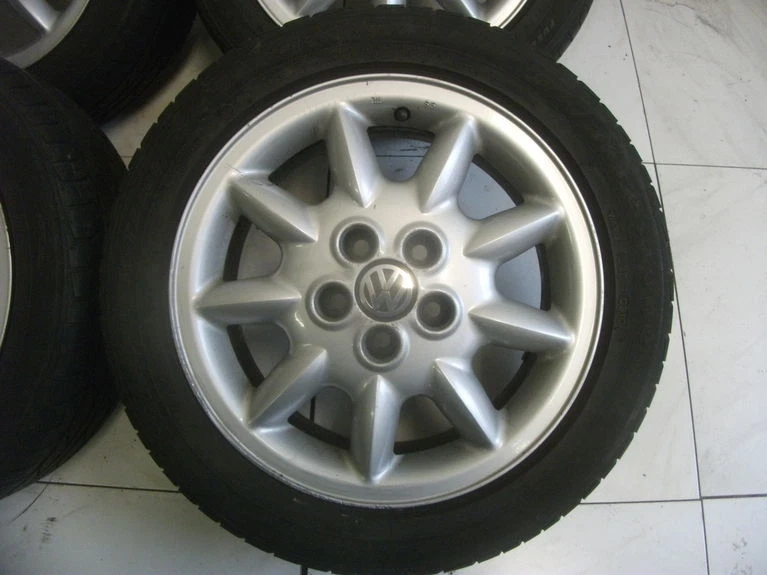 Original VW Golf 3 Vento Scirocco Corrado Alufelgen NEU Winterreifen 205 50 r15 - Bild 2 von 4