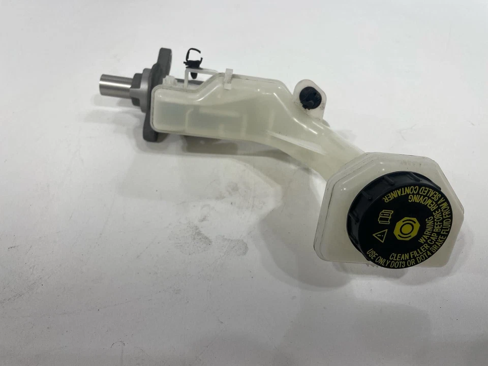Fits 2017 - 2022 NISSAN ROGUE SPORT 2.0L Brake Master Cylinder OEM - Image 3 of 4
