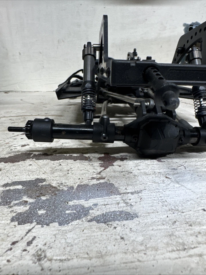 Axial AXI03028 SCX10 Pro Comp Scaler 1/10th 4WD Kit Rock Crawler - Image 2 of 4