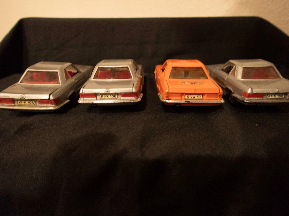 Marklin Mercedes 350 SL 1/43 (x4, with one rare? orange version) - Image 4 of 4