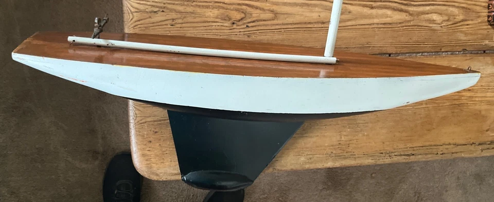 Large Wooden Pond Yacht Sail Boat Est. Built 1930-1950 30” Long 36”Mast 30” - Image 4 of 4