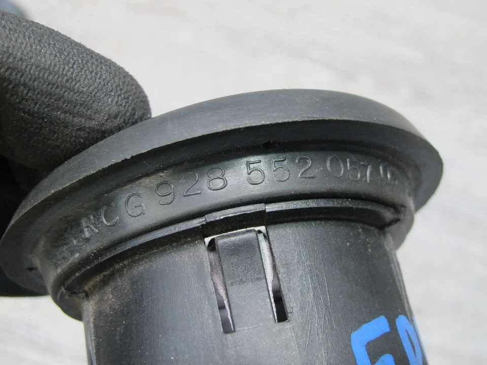 1984 - 1989 年 PORSCHE 928 橡胶空气通道 DUCT OUTLET 2 件套 — 第 3/4 张图片