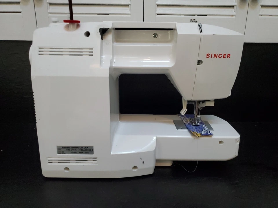 Singer Fashion Mate 6160 Sewing Machine with 60 Stitch Styles - Image 4 of 4