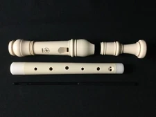 Yamaha YRA-28BIII Alto Recorder w/ Cleaning Rod and Case