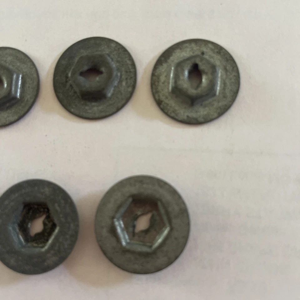 Oldsmobile Cutlass 442 H/O Delta 88 1969-88 como nuevo GM hexagonal arandela de zinc X 7 tuercas de bloqueo Foto 4 de 4