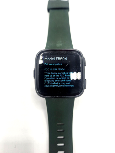 Fitbit Versa Health tragbare Smartwatch Aktivitätstracker FB504 mit Ladegerät. Funktioniert
